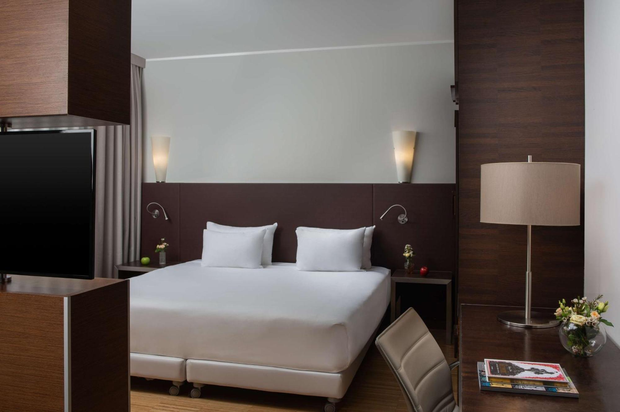 Nh Savona Darsena Hotel Bagian luar foto