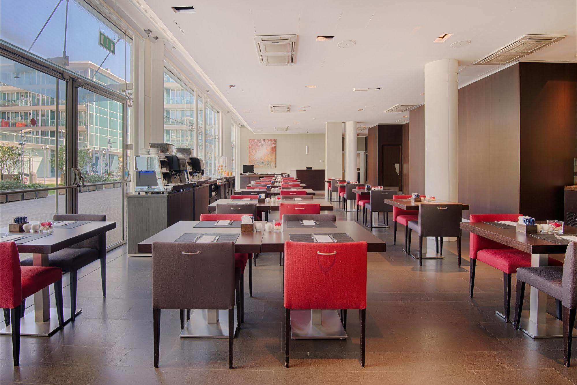 Nh Savona Darsena Hotel Bagian luar foto